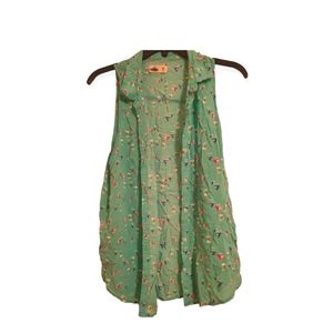 Hollister sleeveless sleeveless button up sailboat print top